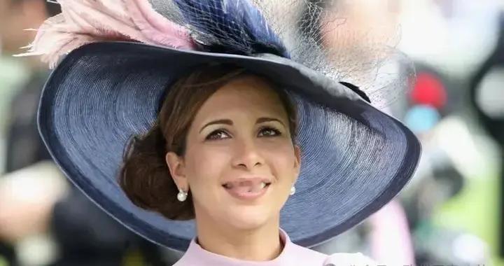 在头饰/帽子上插鸡毛，这能好看吗？