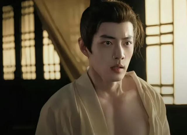 《藏海传》：同样演“露背肌”，34岁肖战与25岁周奇有很大差别