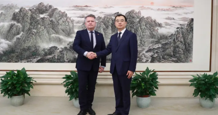 泽连斯基派人秘密访华，没有听到一句想听的，此时来求中国太晚了