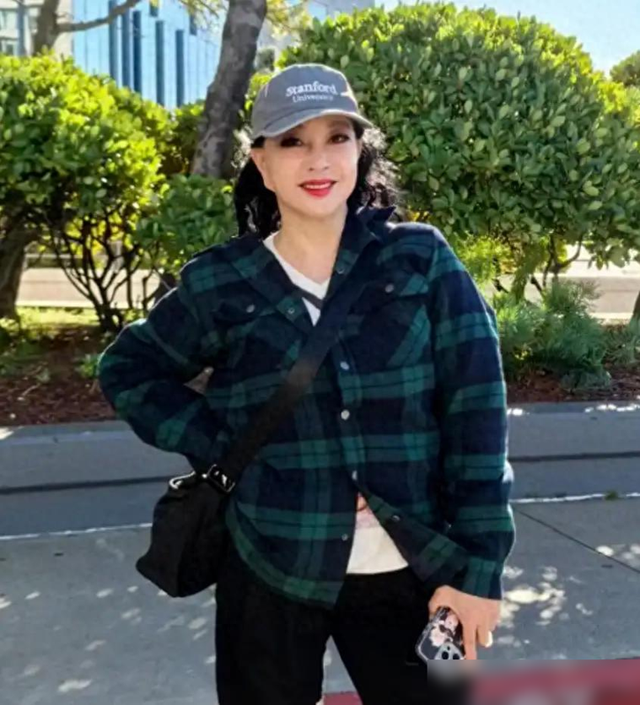 为什么我劝中老年女人：帽子要戴“棒球帽”？几组案例给你答案