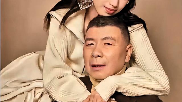 娱见真章：朵朵跟冯小刚拍照那个肢体动作