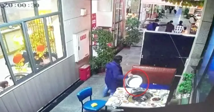 重庆“偷锅”奇闻！五人霸王餐吃出新高度，店家：锅比饭钱还贵