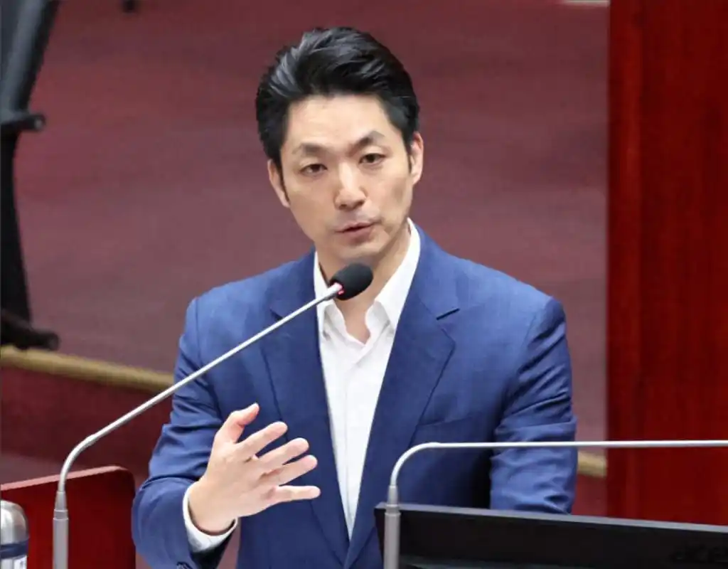 台湾政治圈恐怕要翻天了。岛内最近流行一个判断，几乎被当成定局：只要蒋万...