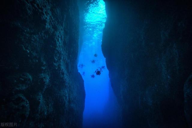 令人担忧！8919米雅浦海沟，人类首次抵达，发现不该存在东西