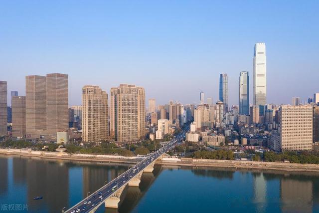 长沙这下完了，已经火到国外去了，记者朋友已经在来的路上！