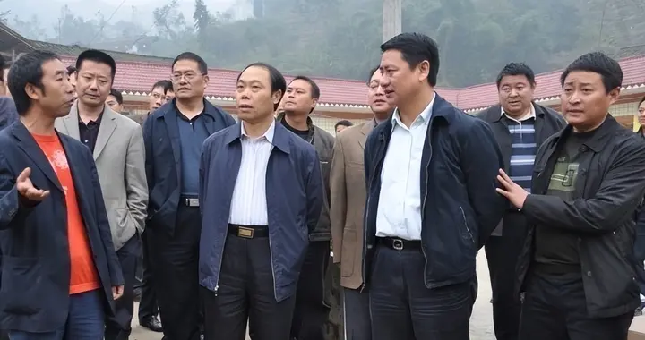 他曾主政泸州，从二环路到原始森林，泸州人说他是个干实事的人