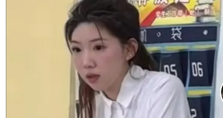 “你长得漂亮才进银行”西安22岁女孩遭男友假扮快递上门遇害。