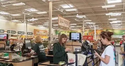 特朗普关税遭全民吐槽！55%民众：日子越过越穷