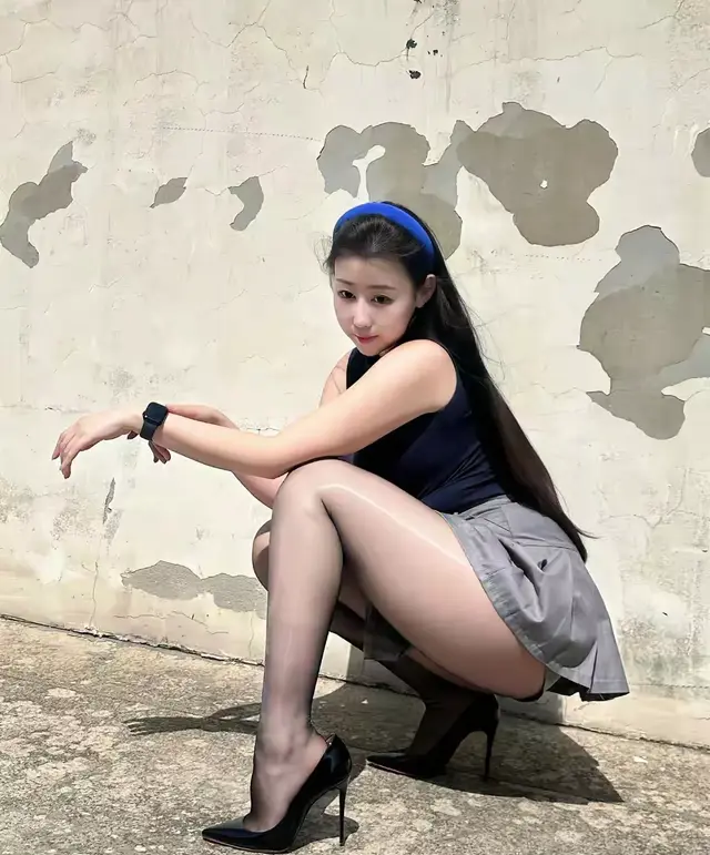 蓝调:解构知性美学的时尚博弈