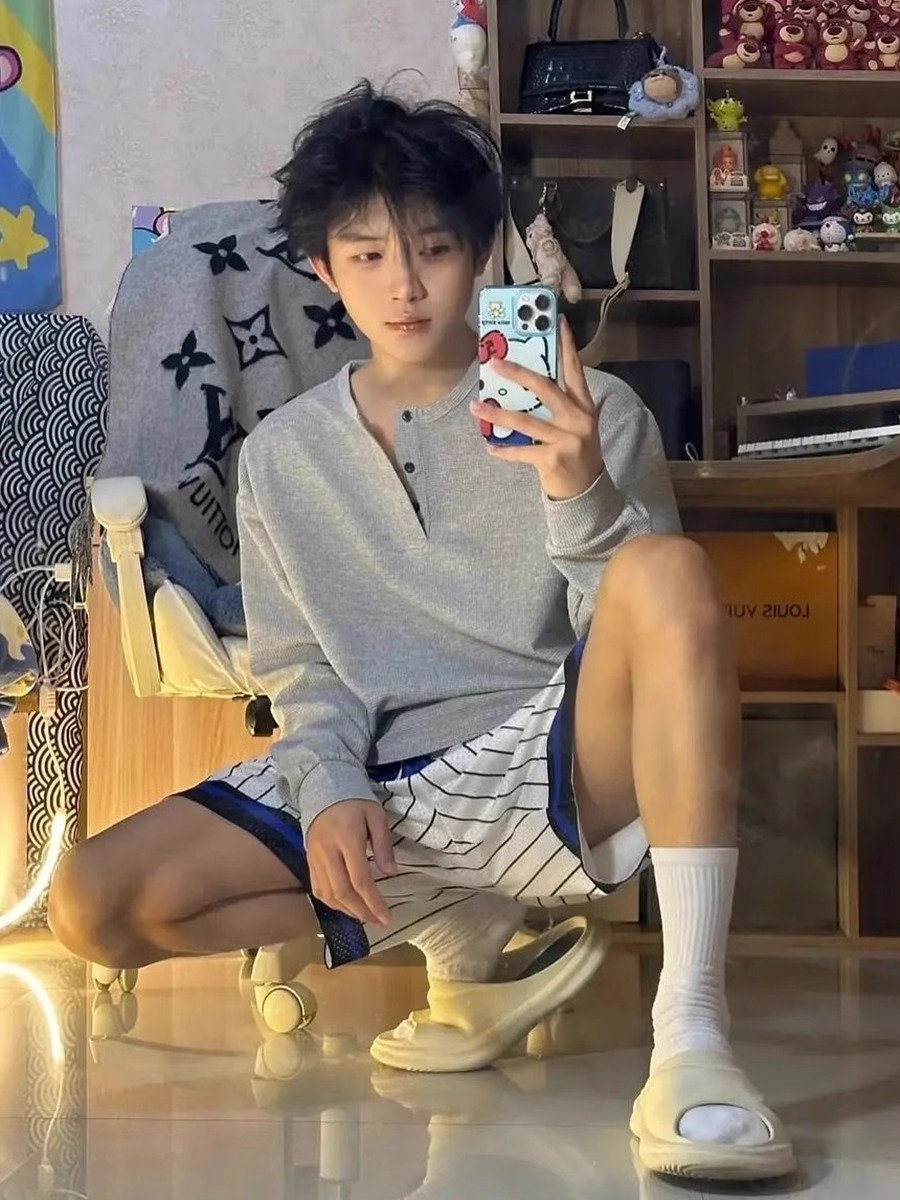 浅灰色亨利领长袖t恤男夏季高级感慵懒风打