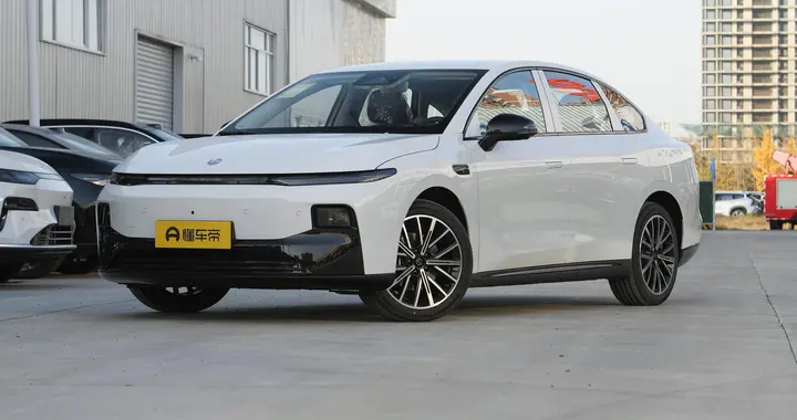 宋 Pro慌了！零跑B01现金直降，激光雷达 + 长续航一步到位