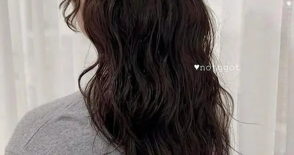 卷纹织就的风格万象：卷发的多元美学表达