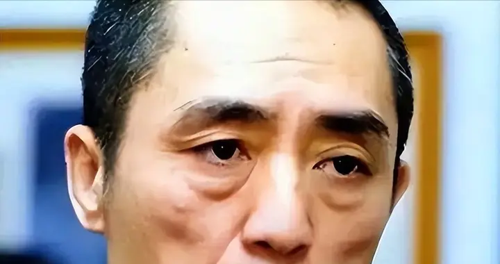 25年恩爱抵不过残酷现实，74岁张艺谋年老体衰，43岁陈婷花样年华