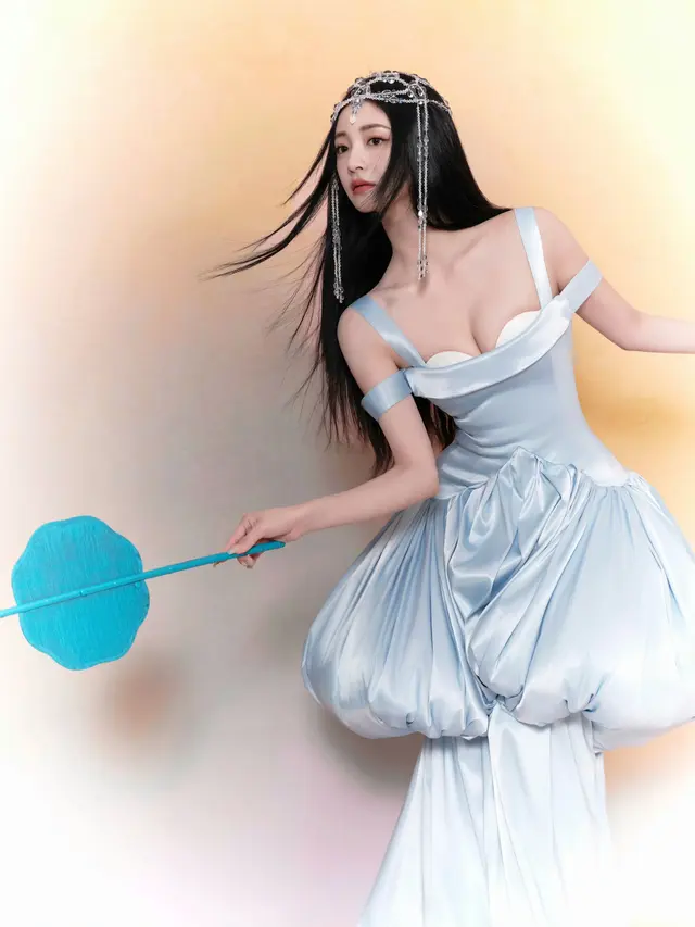 周洁琼民族少女性感风