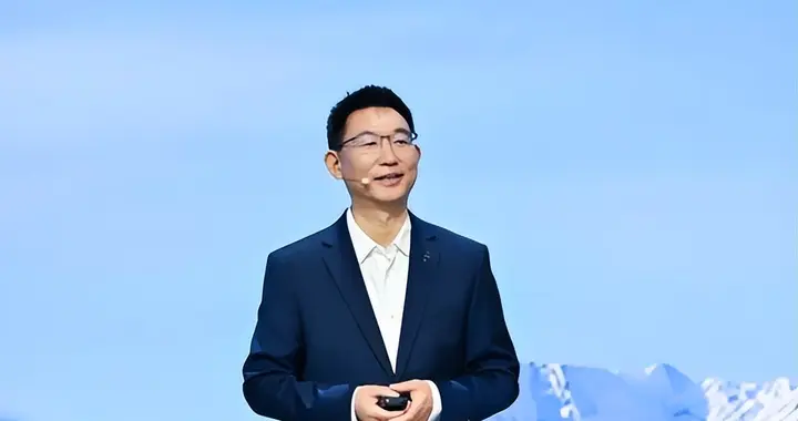 赛力斯何利扬：AI驱动魔方技术平台持续演进 引领高端出行