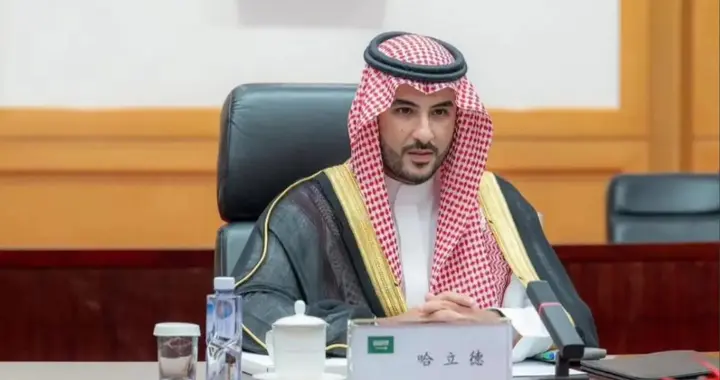 美航母未到伊朗先下死手！高超弹8秒破防，五角大楼这回真的慌了