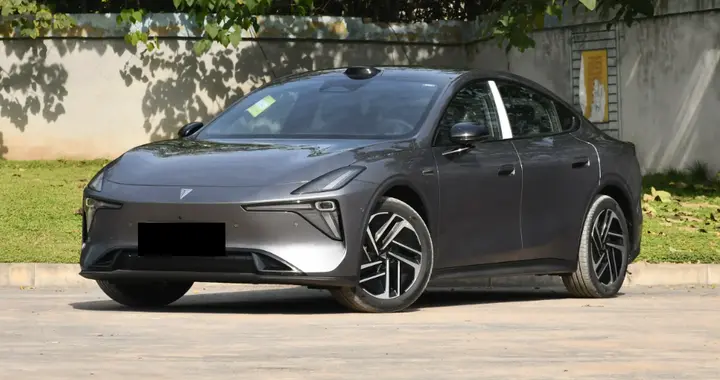 个性又实用的代步车，深蓝L06起售价13.49万，搭载硬核磁流变悬架