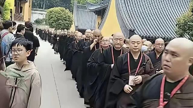 博学多才的熊猫：以前和尚头顶的戒疤，说白