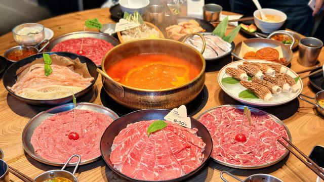 在江汉二路找到一家地道的贵州酸汤火锅