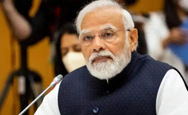 当着多国代表的面，印度光辉战机坠毁人亡，莫迪的制造大国梦碎了