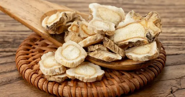 中药有“天然布洛芬”，配一味，上止头痛，内止腹痛，下止关节痛