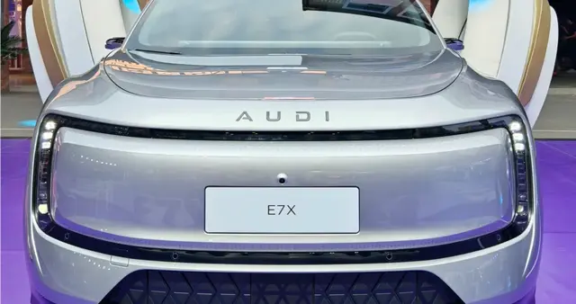 奥迪掀桌了！怕入门即丐版？635km+quattro+空悬，E7X热爱版真香