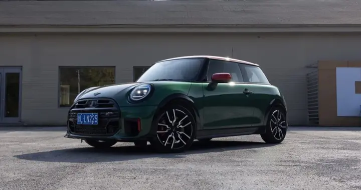 全新MINI JCW三门版——一场关于有趣与驾驶的独白 | CAR R...