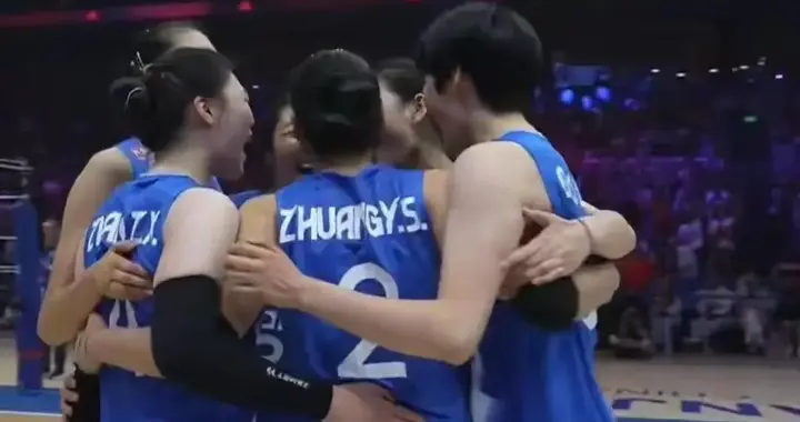 中国女排逆转波兰女排，南京站取得三连胜。