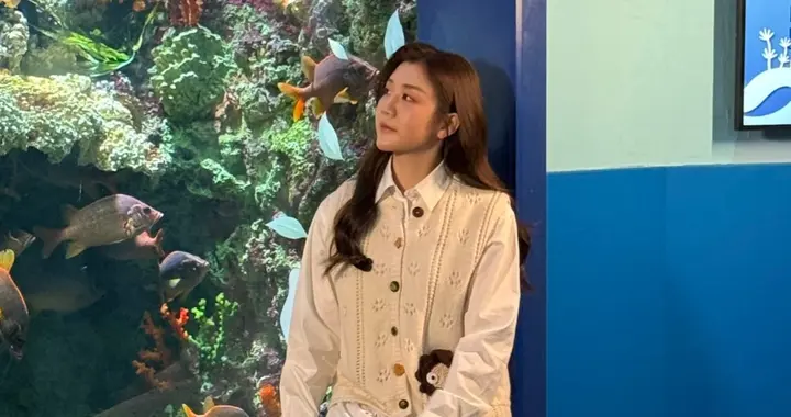 陈梦青岛极地海洋公园被偶遇，温柔美丽，自信大方！