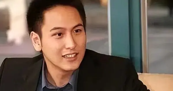 他拥有上海百套豪宅，却活得像月薪三干：42岁不婚真相惊人