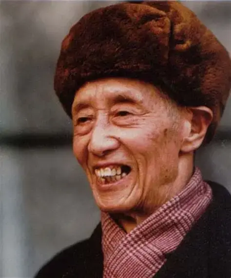 99岁离世著名诗人臧克家，遗言：骨灰一分为四，一分要与仆人合葬