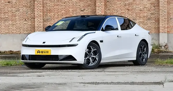 空间宽裕，动力油耗都满意，这款中大型轿车怎么样？