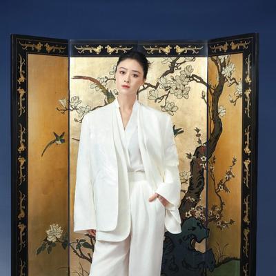 涅槃重生见墨鸦：蒋欣张瑶后台贴脸同框！黑