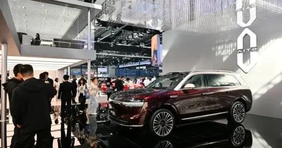 问界M9广州车展获奖，以五大价值树新豪华标杆