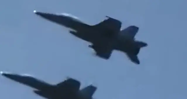 美国顶级F-35隐形战机猎杀廉价无人机，美伊为何都“松了一口气”