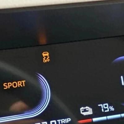 猫眼咖啡店：刚提车那会儿，我也是一上车就