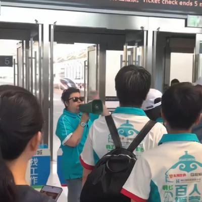 彩虹吃瓜娱乐：韩红带百人团去援蒙，本来是