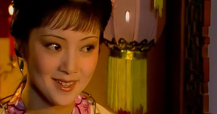 宝玉被薛蟠邀去唱花酒，宝钗为什么要深夜来看宝玉？