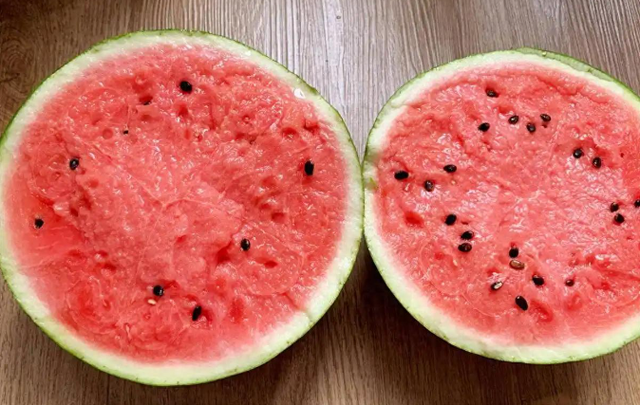 西瓜是血脂“催化剂”？医生建议：想要血脂正常，这5种水果少吃