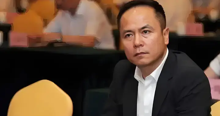 浙江低调富豪：上大学赚到100万，如今身价百亿，妻子是明星