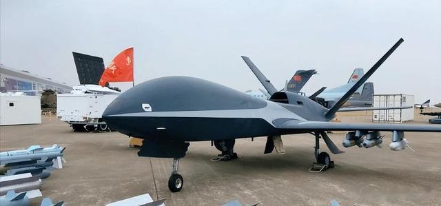 马斯克为何大骂F-35战机，因为他看到了中国无人机的突飞猛进