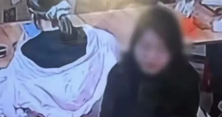 闺蜜被全网骂，她却在旁边默默吃粉：那个没劝架的人，错了吗？