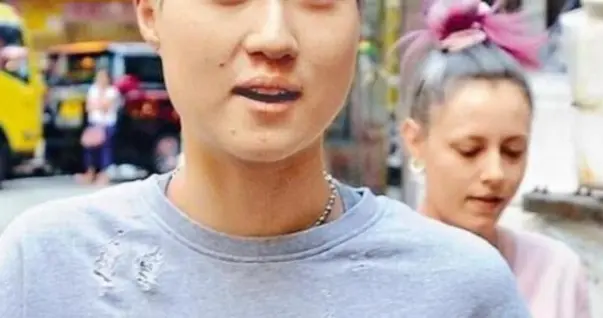 风水轮流转，被成龙抛弃的女儿吴卓林，早已走上另一条"大路"