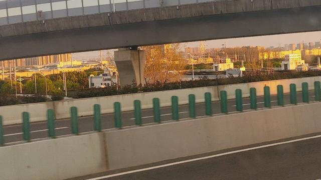 夜夜未央：你不要畏缩缩给人一种扛不住事的