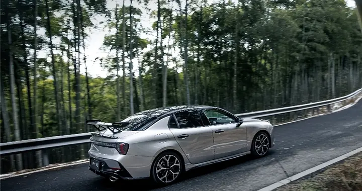 赛道基因落地，领克03大尾翼版14.18万正式上市