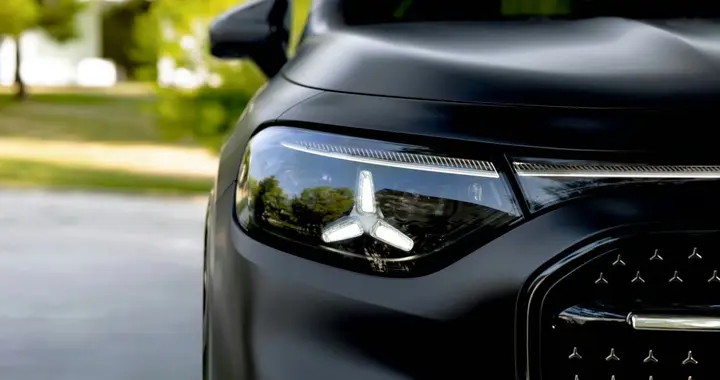 三叉星徽的“全能选手”！全新纯电奔驰GLB，充10分钟跑260公里