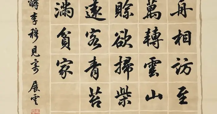 书法与文辞相映成趣，增添华贵之气，不掩墨色本真