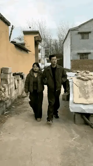 李强87466：青竹蛇儿口，黄蜂尾上针。