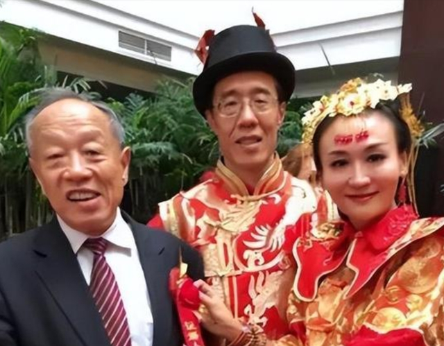 辞职央视嫁大20岁美国富豪，婚后挨毒打吃剩饭死不离婚，如今怎样