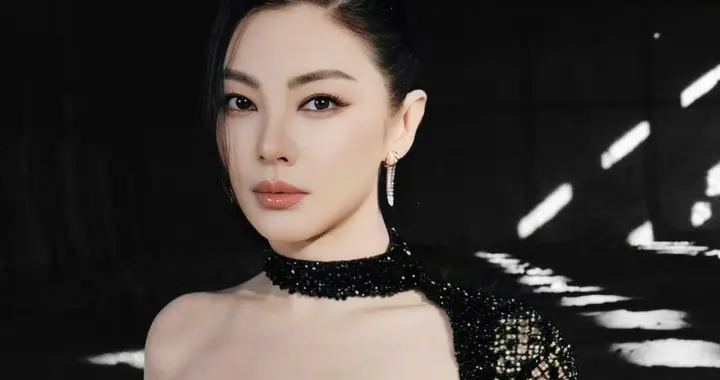 张雨绮大分展示丰满身材